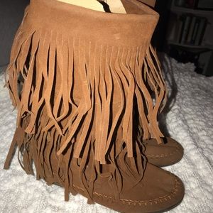 Fringe moccasin boots size 8 women’s
